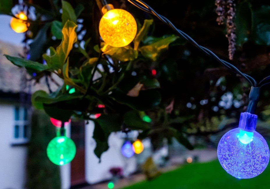solar operated christmas lights