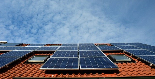 how many solar batteries are needed to power a house